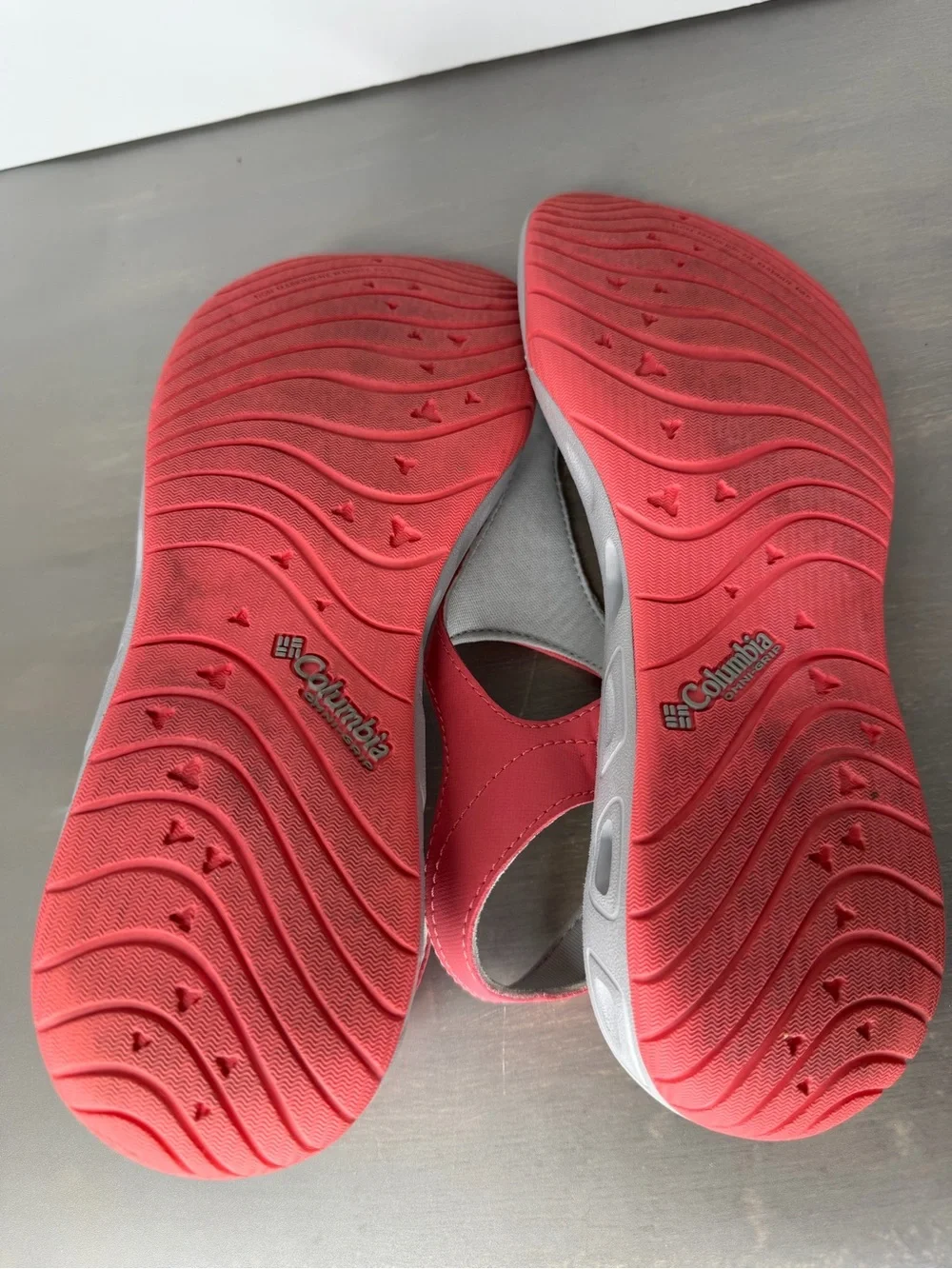 Columbia PFG Techlite Sandals Women's Size 9 Suntech Vent Thong Flip Flops Coral